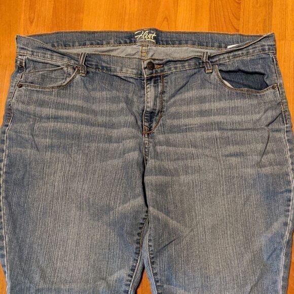 18S 18 short Old Navy women's denim jeans Flirt style comfy - Picture 3 of 9